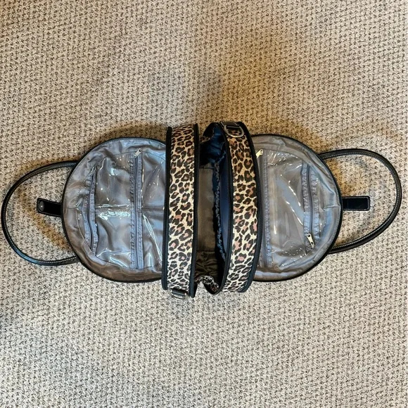 🍁 Sale! Like New! Leopard Print Round Travel Case with Multiple Compartments - Picture 6 of 11